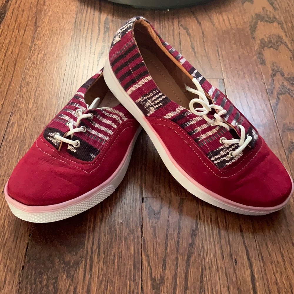 Beautiful hand dyed Guatemalan shoe. Summer shoes